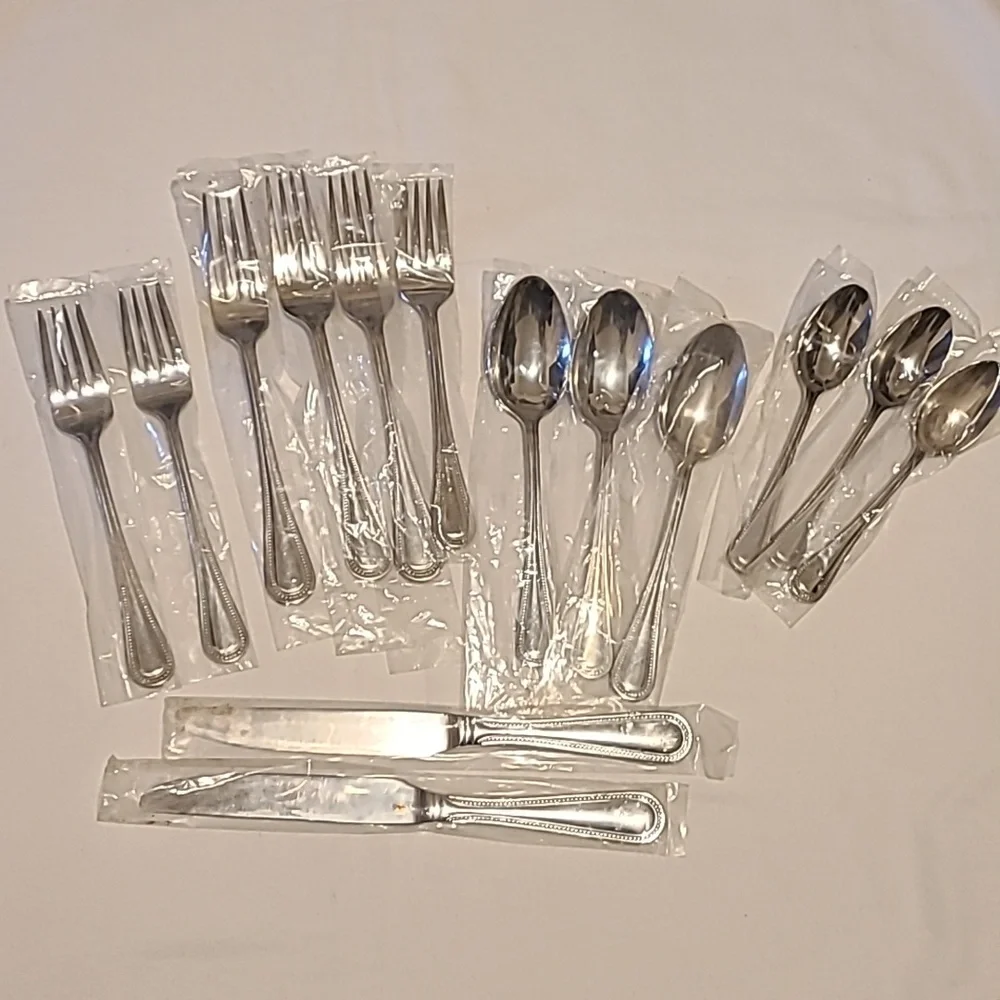 Towle Beaded Antique 18/10 Vietnam Flateware Fork Spoon Knife (Bundle of 14) - Picture 10 of 15